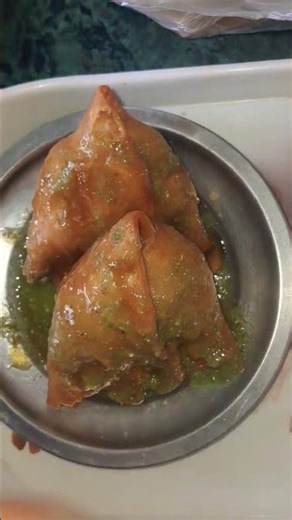 tasty samosa 😋😋#hardevsharma3979 #food #samosa #bollywood #song