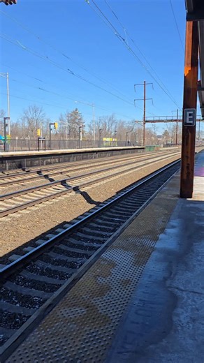 The Trainboard | @njtransit ALP-46 4649 arrives at Metropark train station #NJTransit #Trains #Trainspotting #Railfan #Railfanning | Instagram