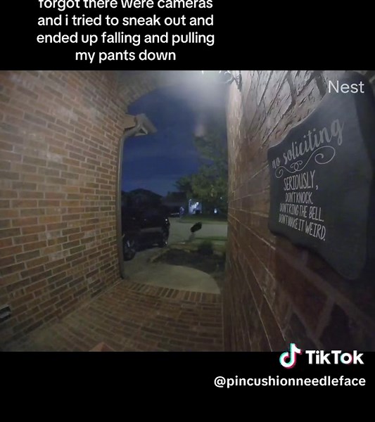 IM DYINGGG AT THIS | sneak out