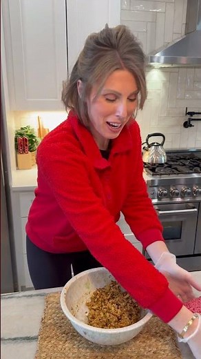 Stovetop Stuffing Meatloaf RECIPE on dinnerin321.com #easyrecipe #recipe #beef #dinner #comfortfood