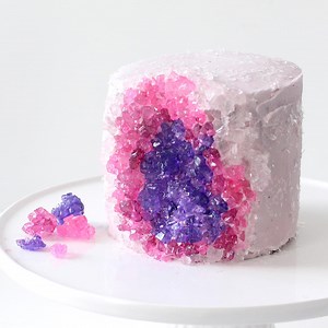 540K views · 10K reactions | Geode Cake Full recipe: https://taste.md/2buTnQH via pankobunny | Sugar Fix | Facebook