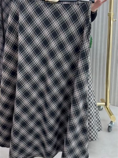 SEMRA DENİZ on Instagram: "Ekose Etek Ürün kodu 4203 42-44-46-48-50 🧶Ekose Kumaş •Etek Boy 99 cm 📏42 beden Etek bel 43cm Etek Basen 67cm 📏50 beden Etek bel 51cm Etek basen 76cm Renkler | •Siyah •Taş •Kahverengi 😌1 adet kargo dahil 2 adet kargo dahil 3 adet kargo dahil 4 adet kargo dahil"