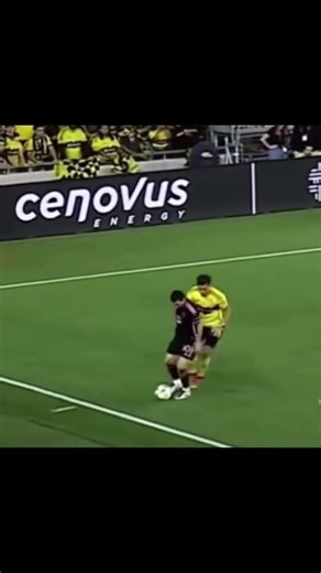 messi dribbling 🐐 💀☠️ #football #edit