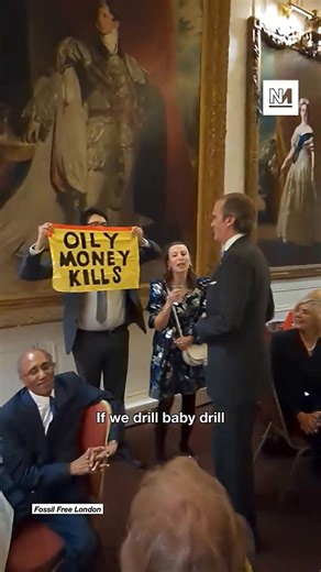 687K views · 19K reactions | Protesters disrupt dinner celebrating Trumps arrival. They did it very well! | Sodium Haze | Facebook