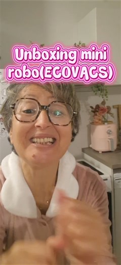 "Mon mini robot préféré 😍!"(deebo mini ECOVACS)
