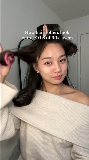 Hair rollers + lots of layers = perfect 90s blowout💗#hairrollers #blowout #blowouttutorial