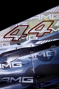 Applying Lewis Hamilton's number sticker on his car 👌 4️⃣4️⃣ | Mercedes-AMG Petronas F1 Team