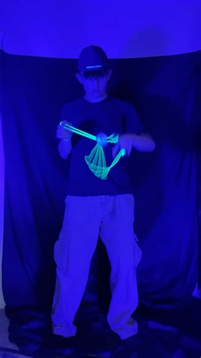 yoyo tricks PERFECTLY synced to Cradles!