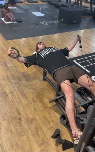 Cable row deltoid flies