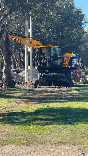 1K views | The construction company GUAMAR which is also doing the construction at the Alcaidesa Marina, and the La Linea bus station, is sporting some brand new equipment. #excavator | The Spain Gibraltar Channel | Facebook