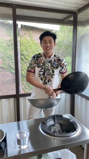 1.5M views · 22K reactions | The correct way to season a Wok #Wok #Chinesecooking #TikTokPartner #LearnOnTikTok | SG food fan | Facebook