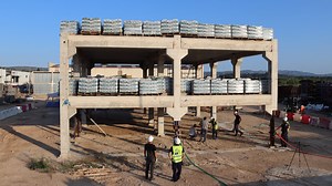 Lizard defense strategy inspires system for collapse-proof buildings