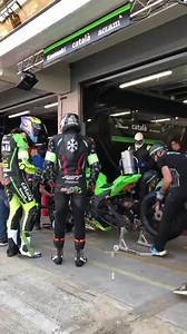 17M views · 230K reactions | ¡Así se hacen los relevos en las 24 Horas de Catalunya! Gran trabajo de Català Racing Aclam Guitars para llevarse la victoria | Kawasaki España | Facebook