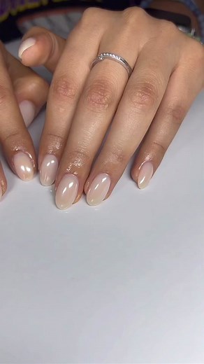 Glazed Donut Nails Tutorial: DND 861 Tie The Knot & Pearl Chrome Powder