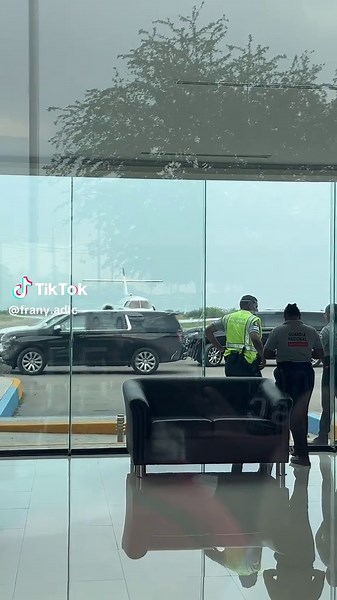 Q te costaba @GB 😔😔💔 #gabitoballesteros #corridostumbados #aeropuerto #piedrasnegras #humor