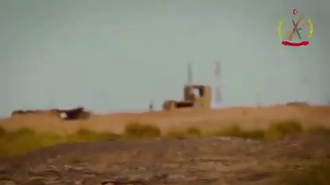 🇩🇿 🇲🇦 FLASH | Financé et basé en #Algérie, le Front #Polisario continue de nuire aux positions militaires marocaines en annonçant avoir frappé ce qui semble être des sacs de sable.La milice algérienne utilise de l’armement russe, un missile guidé antichar (#ATGM) « Konkurs-M ».