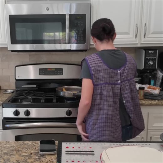 #[merrelltwins] Pie Baking Challenge What Could Go Wrong - Merrell Twins Part (6)