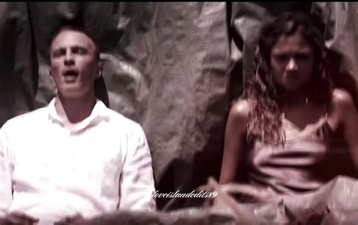 “you’re hips, you’re knife got me hypnotised” who else thinks something is gonna happen between them in the next season 🫣🤞#obx#obxt#outerbanksp#fypr#virali#edite@drewstarkeyd@Maddison Bailey