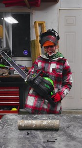 We are absolutely obsessed with this ingenious DIY vase, perfect for the upcoming holiday season! Who else is excited to try this creative décor hack? Let's bring the holiday spirit to our homes!✨ #HolidayDIY #HomeDecor #FestiveFeelings | Greenworks | Facebook