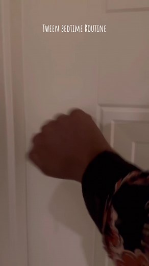 We love a good nighttime routine 🥰 #browngirl #browntiktok #tweensbelike #nightroutine #momsbelike #momtok #momsoftiktok #momsover30 #momanddaughter