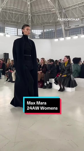 マックスマーラ 2024-25年秋冬コレクションショー | ベーシックカラーのアイテムが登場