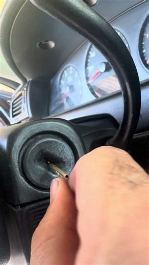 How to remove a broken key from an ￼ignition, key extraction. ￼#locksmith #brokenkey #arizona
