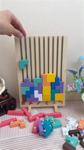 🧩Wooden Tetris-style Block Puzzle Game (sometimes referred to as a Russian Block Puzzle). Design: The set includes a wooden frame/board with vertical slots and multiple colorful, interlocking polyomino (Tetris-like) pieces 🟥🟨🟦. Function: The objective is to use the irregularly shaped blocks to fill the entire board space or to match patterns shown on challenge cards 🃏. Benefits: It is a Montessori-style educational toy that improves spatial reasoning, logic thinking, hand-eye coordination, 