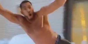 Endy Chavez re-enacts 'The Catch' in snow