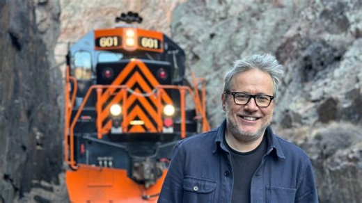 Philippe Gougler évoque cette rencontre qui l'a marqué dans Des trains pas comme les autres