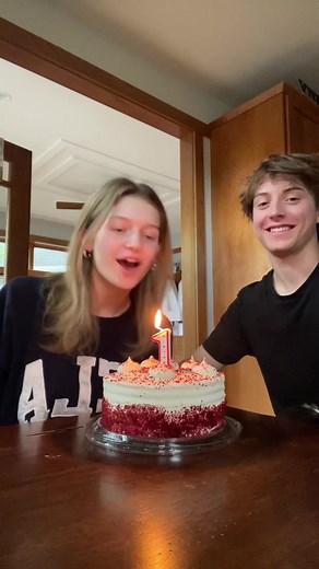 celebrating one year clean with my biggest supporter ☺️☺️ #sh