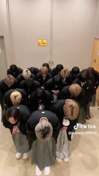 20人の袴男子はどう？🎍 #9bic #セブンミニット #8iper #あけおめ ⋆ ✩ ⋆ ┄ ⋆ ✩ ⋆ ┄ ⋆ ✩ ⋆ ┄ ⋆ ✩ ⋆ 【WAIWAI LIVE 2025 ~New Year Edition~】 ◉開催日時 2025年1月13日（月・祝） OPEN：13:00／START：14:00 ◉開催場所 立川ステージガーデン ◉一般販売受付&WAIWAI体験チケット先行受付 2024年11月30日（土） 12:00〜 詳細は各SNSをチェック！ ⋆ ✩ ⋆ ┄ ⋆ ✩ ⋆ ┄ ⋆ ✩ ⋆ ┄ ⋆ ✩ ⋆