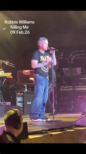 Post-Concert Blues: Reliving Robbie Williams' 90s Magic