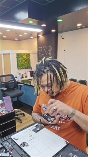 Don't just fix the symptom! 🚨 Recurring GPS issues? Replacing the housing protects what matters. #TechTruth #YoshiTronics #SanAntonio #TechRepair #GPSFix #SmartRepair