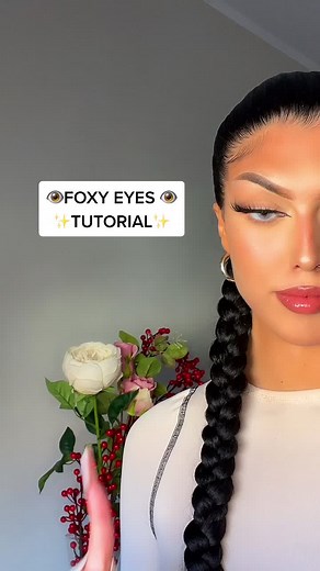 Foxy Eyes Makeup Tutorial