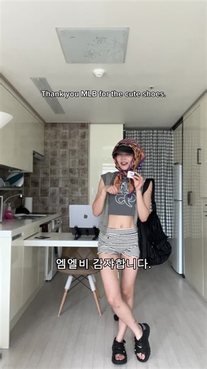 Chunky Sandals Outfit Ideas and Styling Tips