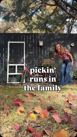 4.3K views · 934 reactions | fits perfectly by the screen door #pickin My daddy has always been known for finding “perfectly good” things on the side of the road, and honey, this apple did not fall far!  When I saw this trike by the dumpster on my run this mornin, I knew I’d be coming back for her to do exactly what my cousin said she’d do with it… put flowers in the back basket! And the “she’s seen better days” mum will do for now  | Lala Sewz | Facebook