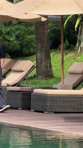 POV : kamu ke KURASU UBUD lewat jalur dalam. Bisa akses ke semua area di resorts tanah gajah Ubud. Minggu lalu aku berkesempatan lunch di tanah gajah Ubud, ke restoran mereka nama nya the tempayan, mereka baru saja mengeluarkan menu baru yang simple dan anak muda banget, yaitu pasta dan focaccia sandwich. Bisa jadi peneman kalian nyantai di sini, habis ngeMatcha di Kurasu bisa langsung brunch atau makan siang di restoran ini. Bisa chill lama dan nyaman banget tempat nya. #thetempayan #tanahgajah