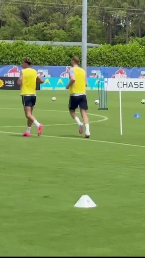 Can’t wait for the World Cup to start… 👀😭 🎥 (IG/meninblazers, craighope_dailymail) #risingballers #fyp #worldcup #barcelona #viral