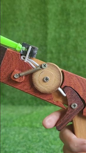 New wooden slingshot # Unique design # Simple mechanism #woodworking #woodscraft #craftproject