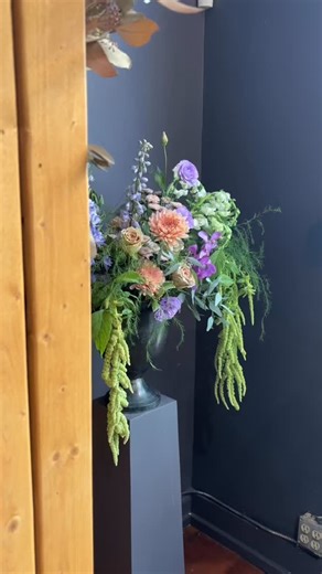 🌿✨ Bring Nature into Your Workspace ✨🌿 Transform your business environment with our Floral Subscription Service - fresh, seasonal blooms delivered right to your door! In our fast-paced urban world, a touch of nature makes all the difference. 🌸 Whether it’s your reception area, office, café, or beauty studio - fresh flowers create a welcoming, inspiring, and elevated atmosphere. 💐 Weekly or bi-weekly deliveries 🌿 seasonal arrangements 🌷 Designed to complement your space and style Let’s make