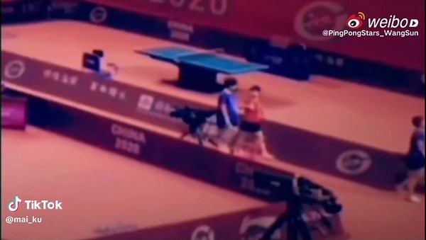 Ly hôn nhưng vẫn dính nhau khiến fan bất ngờ