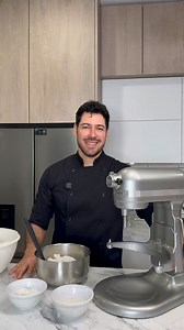 #Ensenada✨👨‍🍳 La receta que me cambió la vida en mi emprendimiento ✨Colegas pasteleros, hoy quiero compartirles algo muy especial. 🙌En este camino de los pasteles personalizados he probado, fallado y vuelto a intentar mil veces. Pero entre tantos experimentos, encontré una receta que de verdad me ha funcionado y que se convirtió en la base de mi emprendimiento. 💡🎂Con mucho cariño se las muestro, porque creo firmemente que en este oficio el pastel no solo lleva harina y azúcar… lleva también