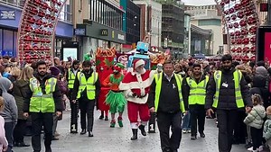 Liverpool's Christmas Toy Parade is underway 😃 Huge crowds are anticipated as the parade will take over Liverpool ONE with an array of dancing toys, glittering decorations and shimmering lights | Liverpool Echo News