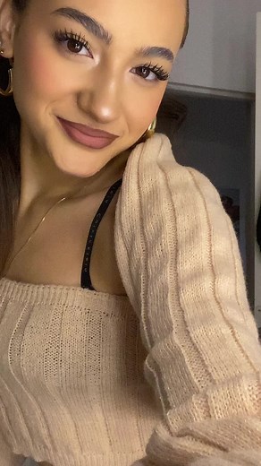 Effortless Style: Off-Shoulder Crop Top Outfit Ideas