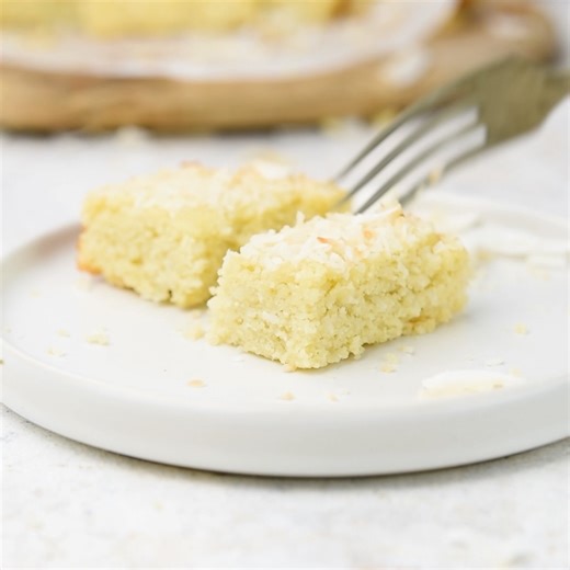 Coconut flour blondies are fudgy, chewy and ready in just 25 minutes😋 | Sugar Free Londoner - Low Carb Recipes