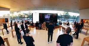 Gallery: Apple fans gather at stores around the world to watch today's special event - 9to5Mac