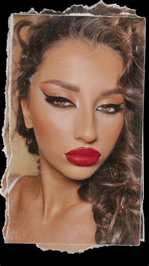 💄Red lips 💋 Makeup @adrianatocanel model @creataaa_21 #makeup2022 #meraki_ploiesti #makeupartist #longeyeliner #redlips #curlyhair #eyeliner
