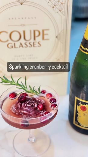 Sparkling Cranberry Cocktail recipe #cocktail #cranberry #champagne #prosecco
