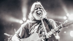 Pro-Shot Video: The String Cheese Incident Digs Into Their Vault For Vintage Performance From 2000