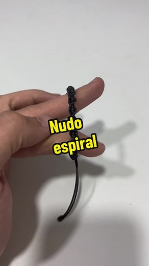 Aprende a hacer una pulsera de hilo en espiral #pulseras #pulserasdehilo #pulseradehilo #pulseritadehilo #pulseritasdehilo #pulserastejidas #cubanichistyle #tutorialdepulseras